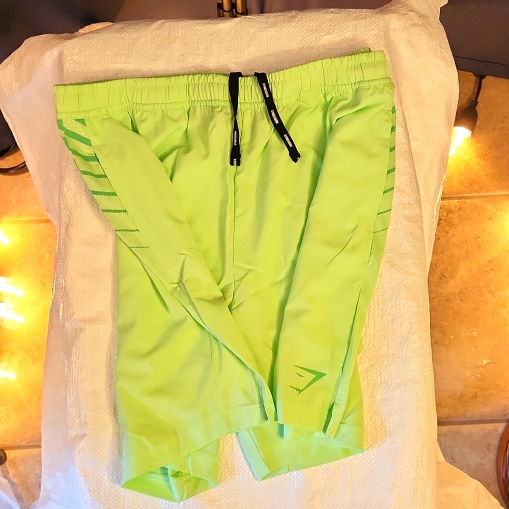 Gymshark Men's XXXL Shorts. Lime color with Zipper Front Pockets NWT